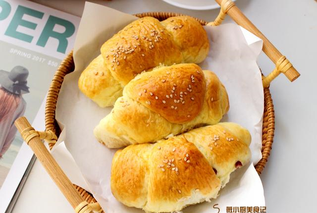 在家自制红豆小面包蓬松暄软柔软拉丝放3天不硬全家都喜欢VR彩票(图1)