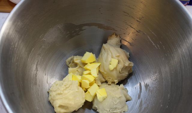 在家自制红豆小面包蓬松暄软柔软拉丝放3天不硬全家都喜欢VR彩票(图6)