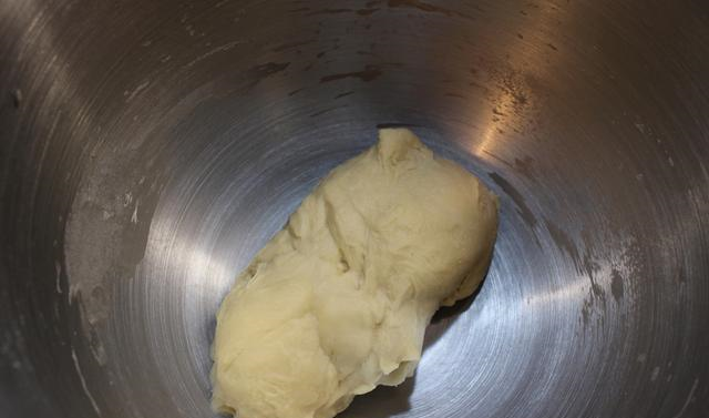 在家自制红豆小面包蓬松暄软柔软拉丝放3天不硬全家都喜欢VR彩票(图5)