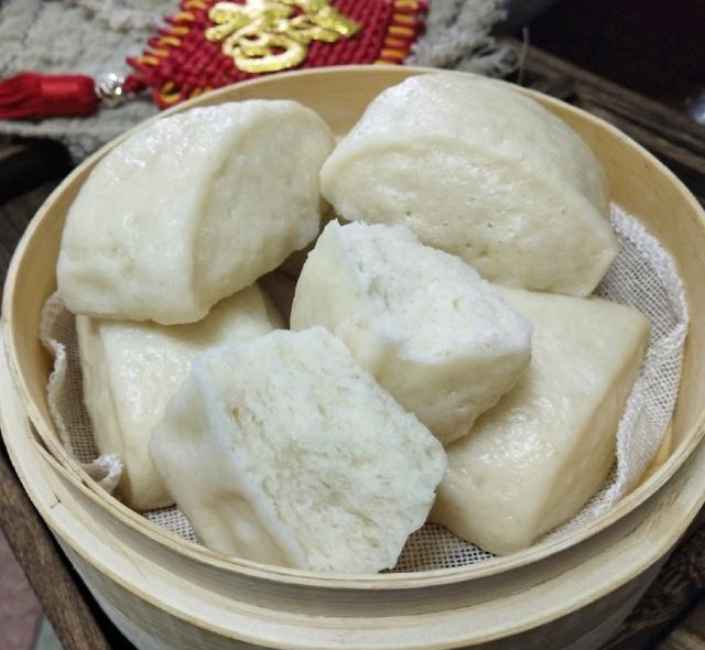 闺蜜做馒头方法奇特不加糖不加奶比面包好吃多了 ？VR彩票(图1)