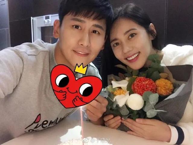 VR彩票于晓光风波后秋瓷炫主动和他秀恩爱烤糊面包喊老公吃掉(图11)