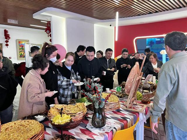 VR彩票寻传统美食邂逅春日盛宴(图1)