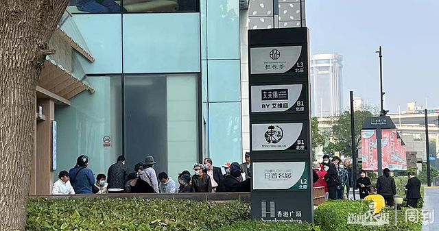 卖98元的面包“一片难求”？黄牛阿姨爷叔都来轧闹猛VR彩票有市民早上6点来排队！(图3)