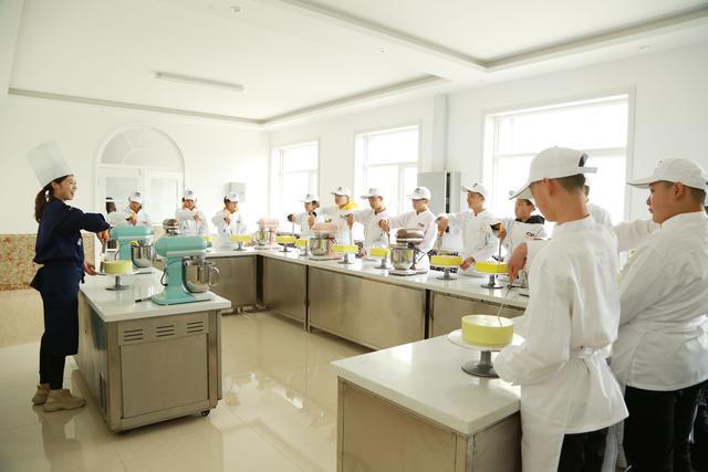欧焙尚品西点培训学校西点职业培训新起点VR彩票