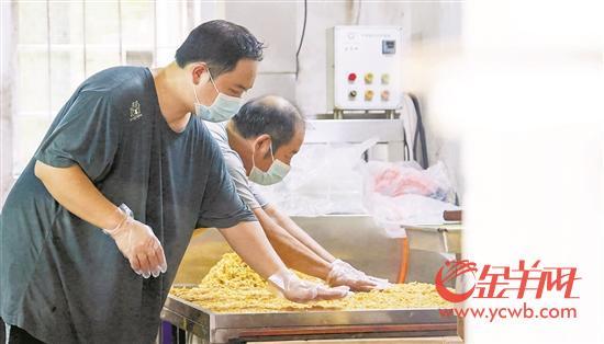两代坚守合力传承传统美味VR彩票 这间饼铺卖了43年的传统中式糕点(图3)