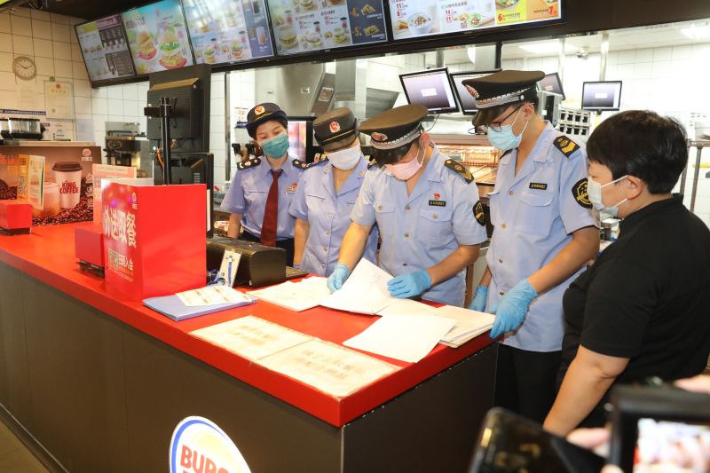 被曝使用过期食品篡改食品标签北京开查“汉堡王”门店VR彩票(图1)