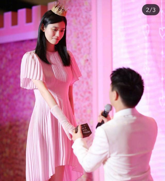 VR彩票同样是嫁入豪门奚梦瑶在晒幸福而郭碧婷却好像怨妇