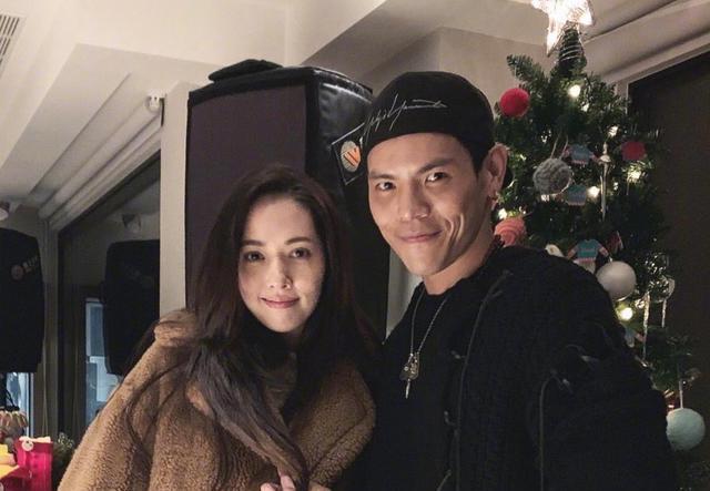 VR彩票同样是嫁入豪门奚梦瑶在晒幸福而郭碧婷却好像怨妇(图5)