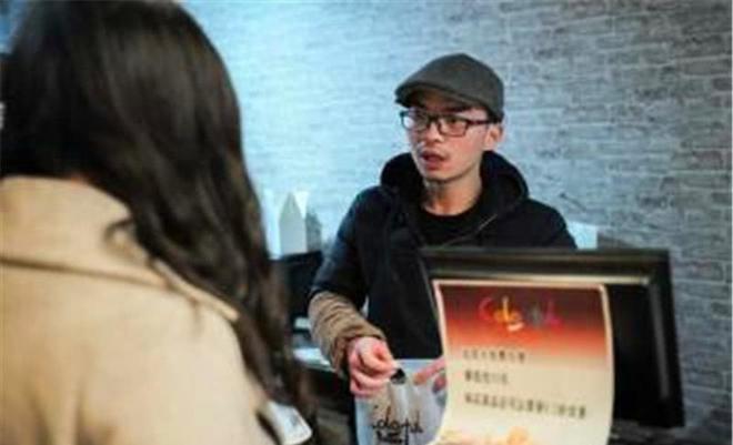 VR彩票浙大硕士毕业后却卖起了面包老父亲怒骂不争气：读那么多有啥用(图2)