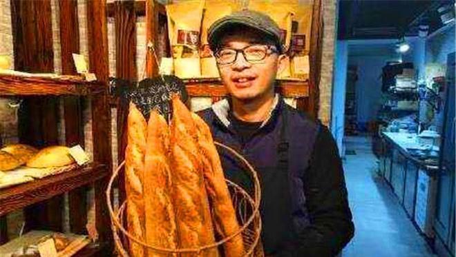 VR彩票浙大硕士毕业后却卖起了面包老父亲怒骂不争气：读那么多有啥用