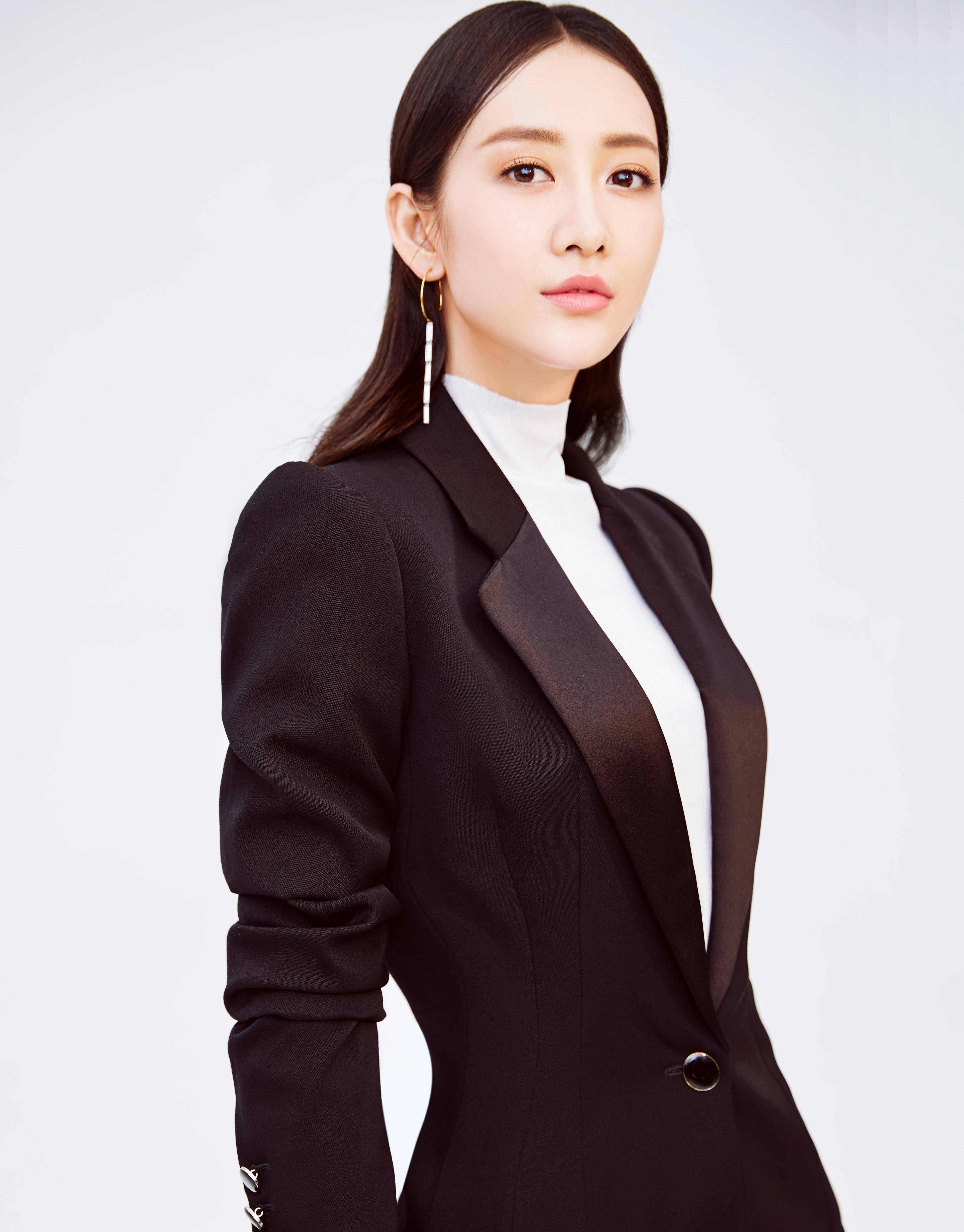 VR彩票平均年龄40让王凯、胡军团团转 《猎狐》“六大美女”都不简单(图6)