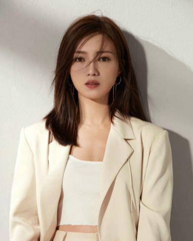 VR彩票平均年龄40让王凯、胡军团团转 《猎狐》“六大美女”都不简单(图12)