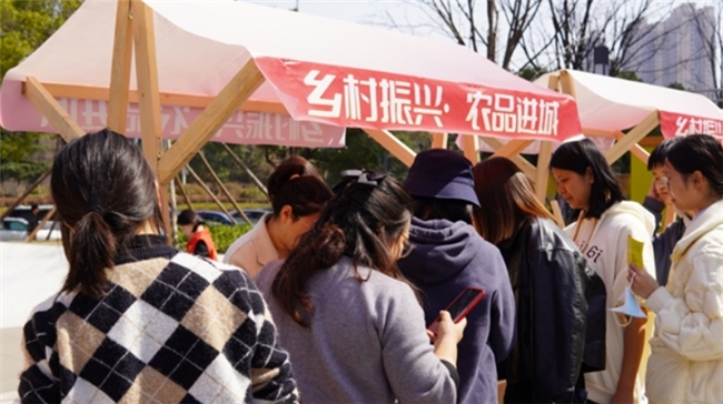 平阳县举办特色农产品营销活动百余种特产端上长沙“城市VR彩票餐桌”(图2)