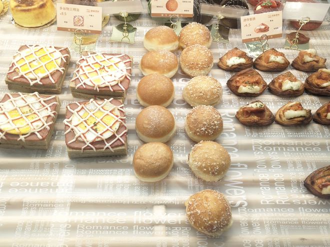 VR彩票花花牛旗下优鲜百科喝牛奶的面包德风街店盛大开业(图3)